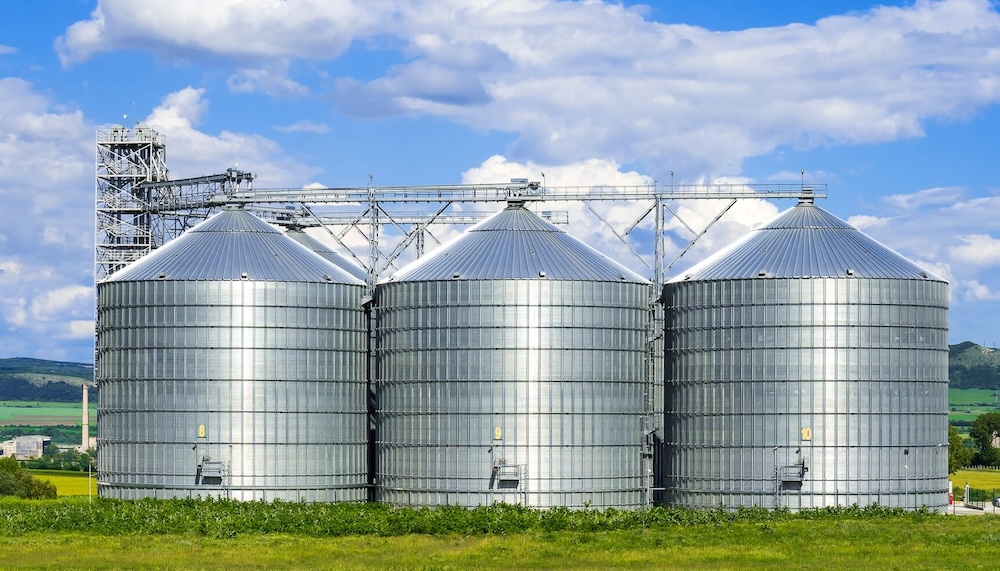 What is a silo structure and why use it?